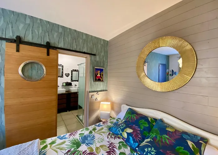 Hébergement de vacances Le Cocon Boheme - De Charme Au Coeur De - Cite Medievale A 5 Minutes A Pied - Petits Dejeuners Et Linge Inclus - Et Massages En Option - Piscine De Saison