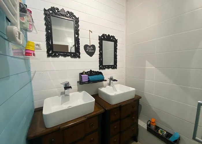 Le Cocon Boheme - De Charme Au Coeur De - Cite Medievale A 5 Minutes A Pied - Petits Dejeuners Et Linge Inclus - Et Massages En Option - Piscine De Saison