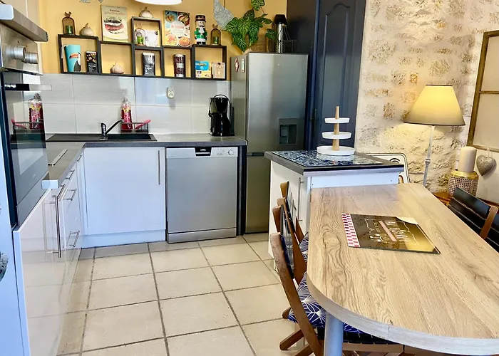 Hébergement de vacances Le Cocon Boheme - De Charme Au Coeur De - Cite Medievale A 5 Minutes A Pied - Petits Dejeuners Et Linge Inclus - Et Massages En Option - Piscine De Saison *